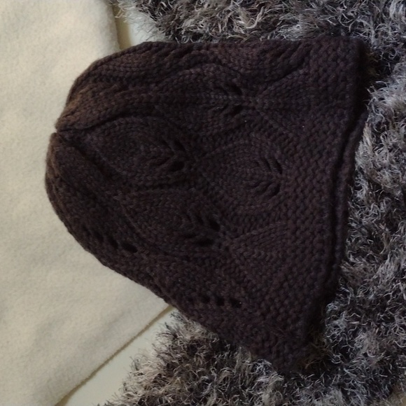 Winter Scarf and Hat Bundle of Three One Size - Picture 6 of 7